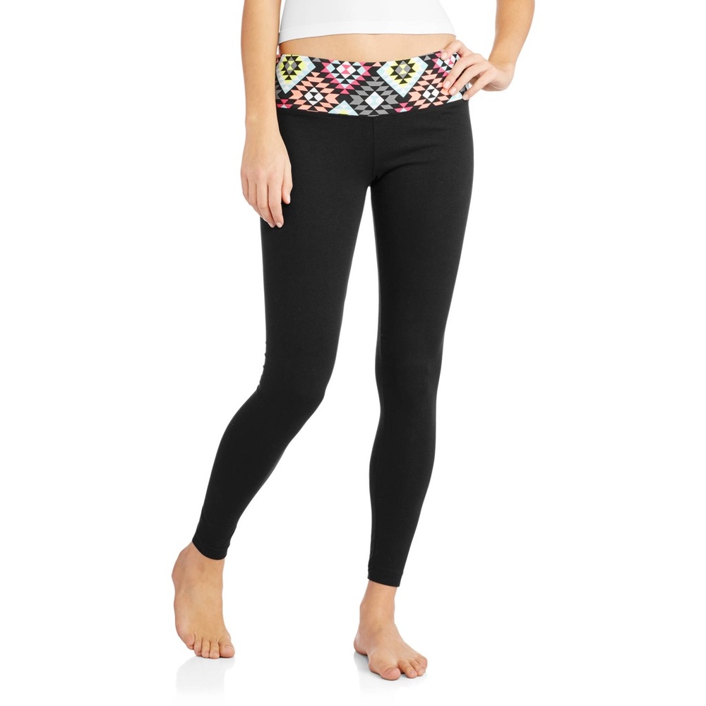 Black athletic crop leggings